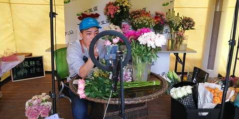 母親節捧花禮 禮品花卉市場的‘花樣經濟’為何如此紅火？